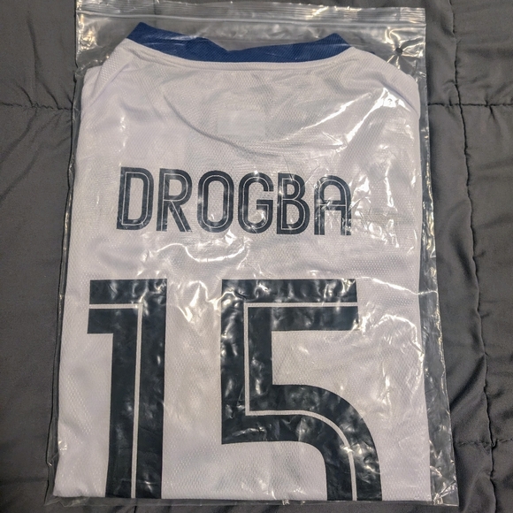 FC Chelsea Didier Drogba Retro Jersey White #15 - Picture 5 of 5